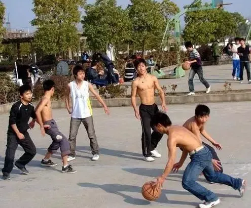 刻苦训练篮球时如何避免受伤的建议_2